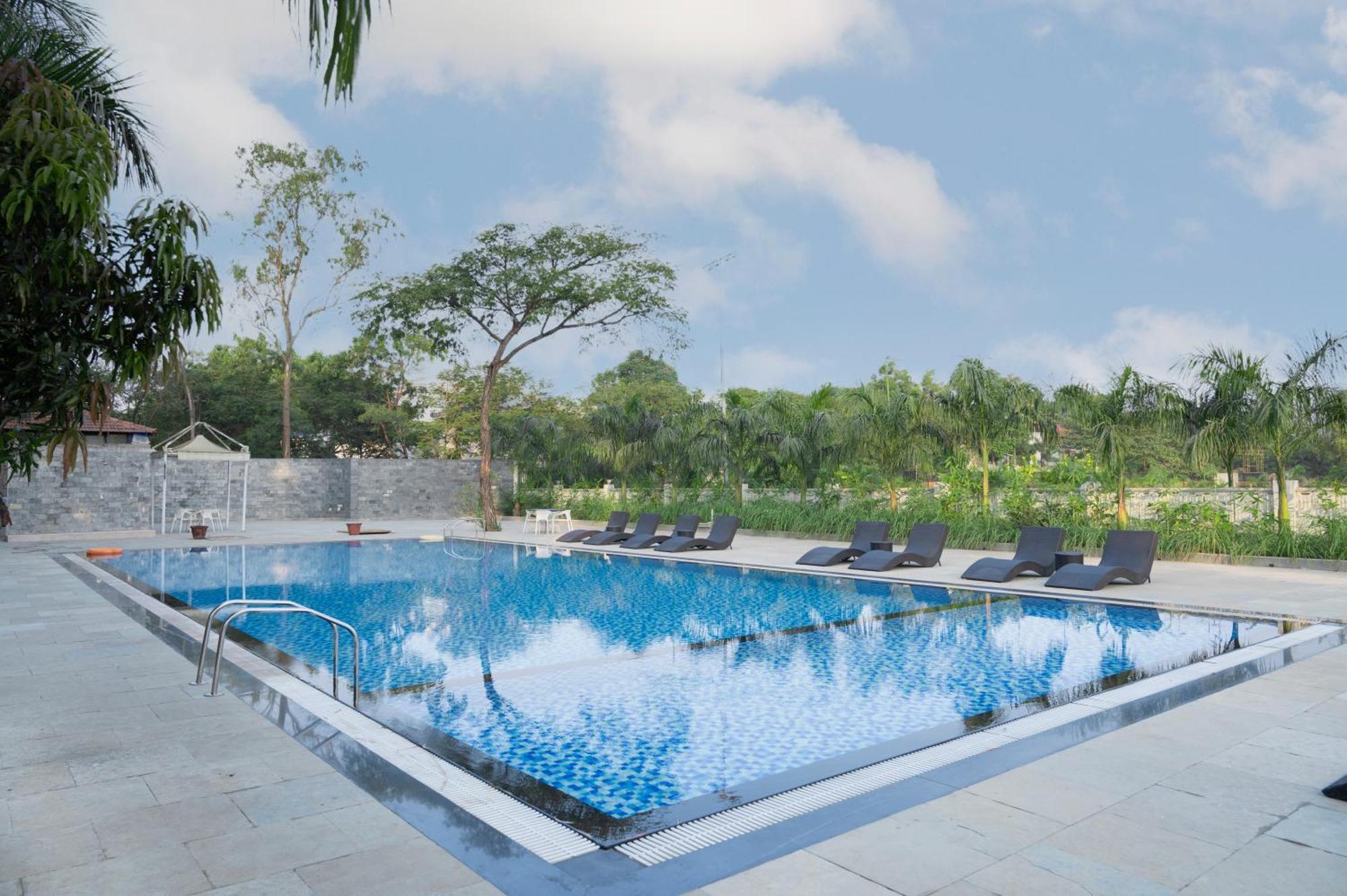 Hotel Sterling Stolen Heaven Lonavala Exterior foto